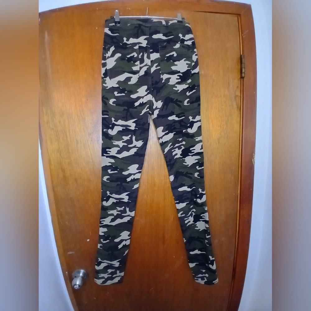SWANK Women's Camouflage Skinny Jeans - Picture 2 of 7